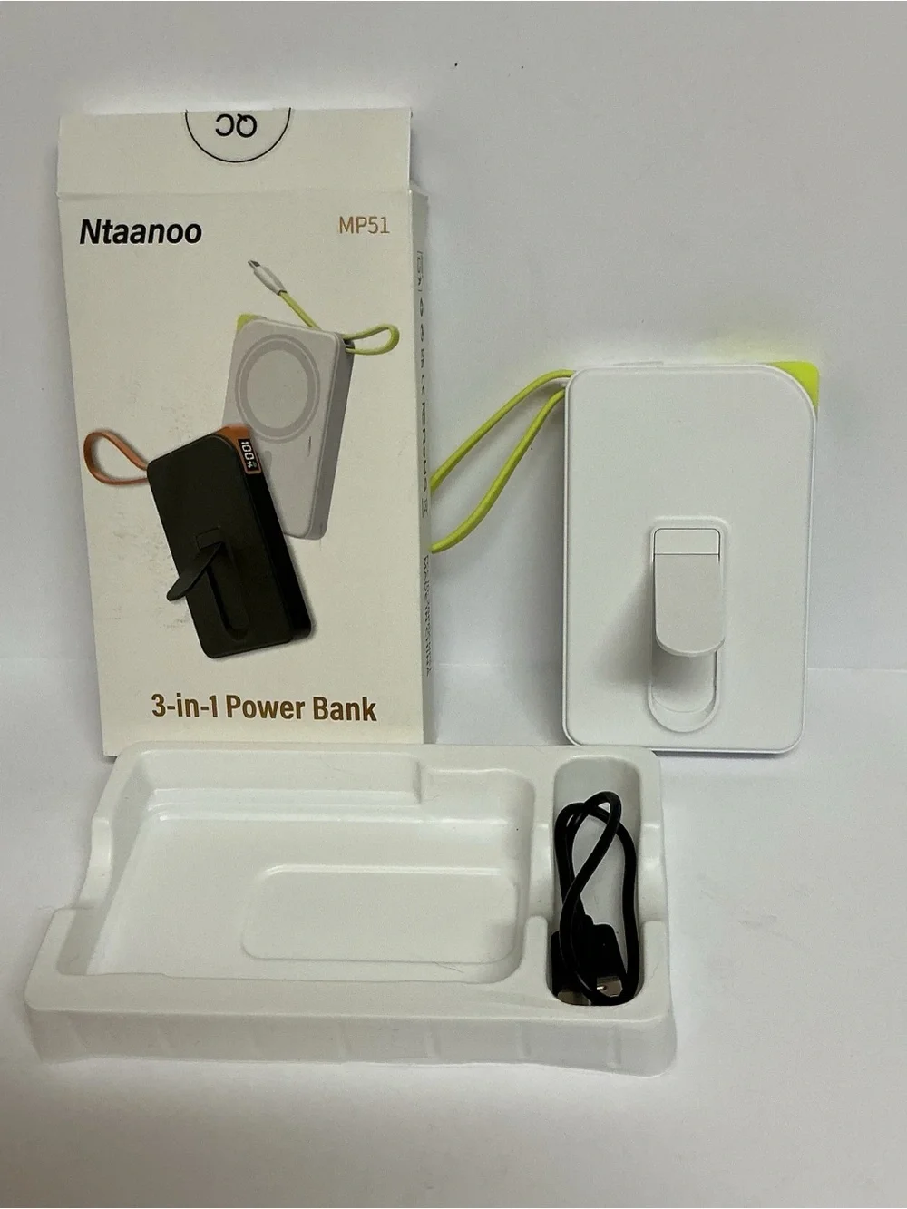 White 3-in-1 Magnetic Wireless Power Bank